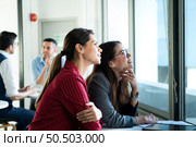 New business group person get serious about doing business, Even during the meeting’s break, they continued to analyze and exchange ideas. Стоковое фото, агентство Ingram Publishing / Фотобанк Лори
