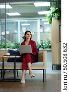 Portrait of Business female rookie in the new entrepreneurial with a laptop as a tool to help in the work. Стоковое фото, агентство Ingram Publishing / Фотобанк Лори
