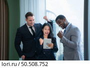 When a group of new businessmen get good news about projects that customers consider accepting proposals. They were overjoyed and delighted with such good news as they sit and rested in the office. Стоковое фото, агентство Ingram Publishing / Фотобанк Лори
