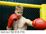Muay Thai, The martial art of Thailand, The boxer’s rehearsal punching before the real fight on the stage It prepares the body for each boxing match. Стоковое фото, агентство Ingram Publishing / Фотобанк Лори