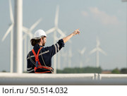 Engineer at Natural Energy Wind Turbine site with a mission to climb up to the wind turbine blades to inspect the operation of large wind turbines that converts wind energy into electrical energy. Стоковое фото, агентство Ingram Publishing / Фотобанк Лори