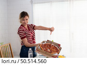 Young female think that pizza is a food that has very little nutritional benefit. On the contrary it is harmful to health in the long run. Стоковое фото, агентство Ingram Publishing / Фотобанк Лори