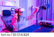 Professional gamer playing games through VR machine that responds to very fun exciting and provocative. Стоковое фото, агентство Ingram Publishing / Фотобанк Лори