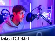 Professional gamers talk about gaming techniques for amateur gamers. to develop skills faster. Стоковое фото, агентство Ingram Publishing / Фотобанк Лори