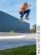 Skateboarder doing ollie trick on a urban scene. Стоковое фото, агентство Ingram Publishing / Фотобанк Лори