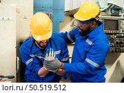 Working in a large industrial facility with heavy materials and machinery. Safety considerations are therefore of the utmost significance. Extreme vigilance must be exercised in this situation. Стоковое фото, агентство Ingram Publishing / Фотобанк Лори
