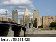 Бородинский мост. МИД России и отели "Азимут" и "Золотое Кольцо". Москва. Редакционное фото, фотограф Елена Орлова / Фотобанк Лори
