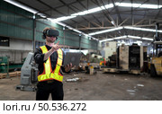 Engineer and mechanical system placement in the old mechanical factory by using a virtual reality simulator design to achieve the most efficient and accurate. Стоковое фото, агентство Ingram Publishing / Фотобанк Лори