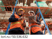 Young executives had fun conversations and exchanges. Once the project has been approved by the top management After completing the presentation at the meeting. Стоковое фото, агентство Ingram Publishing / Фотобанк Лори