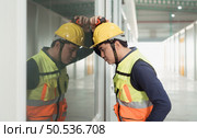 Warehouse supervisor is dissatisfied with the planned initiatives that superiors do not approve. Стоковое фото, агентство Ingram Publishing / Фотобанк Лори