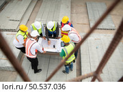 The advancement of technology has helped to alleviate human burdens. hand-controlled robot It is another type of work that assists in reducing the limits of people conducting their own work. Стоковое фото, агентство Ingram Publishing / Фотобанк Лори