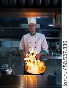 Chefs that specialize in cooking will be meticulous with every cooking process. Even minor details will not be overlooked. As with stir-fry, high heat will be used until a flaming flame appears. Стоковое фото, агентство Ingram Publishing / Фотобанк Лори