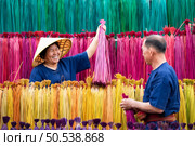 Processing of flax trees into different colors to be weaved into mats. One of the occupations and lifestyles of village people in rural Thailand. Стоковое фото, агентство Ingram Publishing / Фотобанк Лори