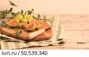 Canape or crostini with multigrain  crispread with cream cheese and fig jam on a slate board. Delicious appetizer ideal as an aperitif. Стоковое фото, агентство Ingram Publishing / Фотобанк Лори