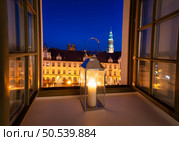 Lamp with a candle in the window. View of the market square. Lamp with a candle. Стоковое фото, агентство Ingram Publishing / Фотобанк Лори
