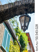 Vicolo nel borgo medievale di varenna in italia, street in varenna in medieval village of varenna in italy. Old street in Varenna. Стоковое фото, агентство Ingram Publishing / Фотобанк Лори