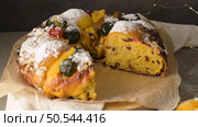 Bolo do Rei or King’s Cake, Made for Christmas, Carnavale or Mardi Gras on kitcthen countertop. Стоковое фото, агентство Ingram Publishing / Фотобанк Лори