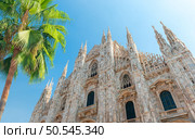 Catholic Cathedral in Milan early in the morning. Cathedral in the center of Milan. Стоковое фото, агентство Ingram Publishing / Фотобанк Лори