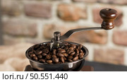 Coffee grains of coffe grinder, close-up. Стоковое фото, агентство Ingram Publishing / Фотобанк Лори