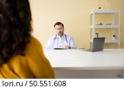 Female patient listening to a male doctor at the desk in the office of doctor. Стоковое фото, агентство Ingram Publishing / Фотобанк Лори