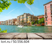 Canal in Venice between the old houses . Стоковое фото, агентство Ingram Publishing / Фотобанк Лори