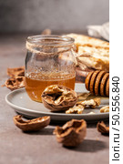 Brie type of cheese. Camembert cheese. Fresh sliced Brie cheese on a wooden tray with nuts, honey and leaves. Italian, French cheese. Стоковое фото, агентство Ingram Publishing / Фотобанк Лори