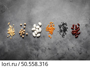 Various types of legumes, beans, lentils. chickpeas and peas, top view. Стоковое фото, агентство Ingram Publishing / Фотобанк Лори