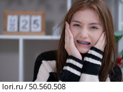 Portrait of Teenage girls with braces on her teeth. Стоковое фото, агентство Ingram Publishing / Фотобанк Лори