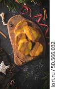 Traditional Christmas Rabanadas with egg yolk cream and cinnamon. Spanish Torrijas close up on the countertop. Стоковое фото, агентство Ingram Publishing / Фотобанк Лори