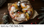 Bolo do Rei or King’s Cake, Made for Christmas, Carnavale or Mardi Gras with Christmas season elements in Background. Стоковое фото, агентство Ingram Publishing / Фотобанк Лори