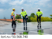 Group of engineer and technician inspects solar panel installation and test the operation of the panel. Стоковое фото, агентство Ingram Publishing / Фотобанк Лори