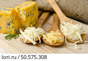 Grated cheese in wooden spoons . Стоковое фото, агентство Ingram Publishing / Фотобанк Лори