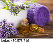 Wellness treatments with lavender flowers on wooden table. Spa still-life.. Wellness treatments with lavender flowers on wooden table. Стоковое фото, агентство Ingram Publishing / Фотобанк Лори