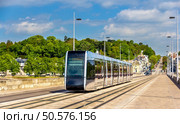 Wireless tram on Pont Wilson Bridge in Tours - France. Стоковое фото, агентство Ingram Publishing / Фотобанк Лори