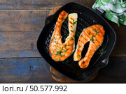 Grilled Salmon steak on a griddle. Top view. Grilled Salmon steak on a griddle. Стоковое фото, агентство Ingram Publishing / Фотобанк Лори