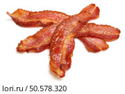 Cooked bacon strips on a white background. Стоковое фото, агентство Ingram Publishing / Фотобанк Лори
