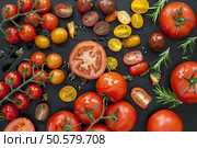 Tomato varieties on black iron.  Overhead view. Стоковое фото, агентство Ingram Publishing / Фотобанк Лори