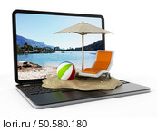 Sand, ball, sunshade and sunbed on laptop keyboard. Beach on laptop keyboard. Стоковое фото, агентство Ingram Publishing / Фотобанк Лори