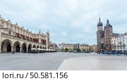 The Cloth Hall and Saint Mary Basilica in Krakow. . Стоковое фото, агентство Ingram Publishing / Фотобанк Лори