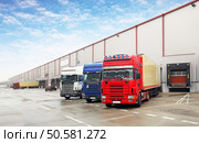 Truck in unloading in warehouse. Стоковое фото, агентство Ingram Publishing / Фотобанк Лори