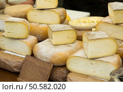 different cheese in packs and in bulk on market counter  . Стоковое фото, агентство Ingram Publishing / Фотобанк Лори