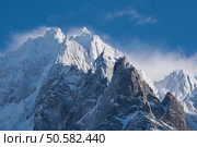 French alps mountain peaks covered with fresh snow. Winter landscape nature scene on beautiful sunny winter day. Стоковое фото, агентство Ingram Publishing / Фотобанк Лори