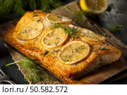 Homemade Grilled Salmon on a Cedar Plank with Dill. Стоковое фото, агентство Ingram Publishing / Фотобанк Лори