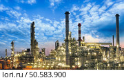 Oil and gas industry - refinery, factory, petrochemical plant. Стоковое фото, агентство Ingram Publishing / Фотобанк Лори