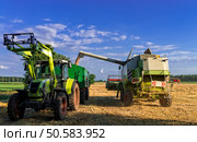 Tractors and harvesting. Стоковое фото, агентство Ingram Publishing / Фотобанк Лори