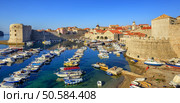 Colorful boats in the old town port of Dubrovnik, Croatia. Стоковое фото, агентство Ingram Publishing / Фотобанк Лори