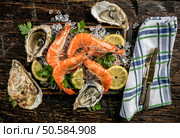 Seafood served on black stone, placed on ice drift. Seafood served on black stone. Стоковое фото, агентство Ingram Publishing / Фотобанк Лори
