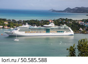 Luxury cruise ship docked in harbor of St Lucia in the Caribbean. Стоковое фото, агентство Ingram Publishing / Фотобанк Лори