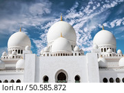 view of Sheikh Zayed mosque against sky in Abu Dhabi. Sheikh Zayed mosque in Abu Dhabi. Стоковое фото, агентство Ingram Publishing / Фотобанк Лори
