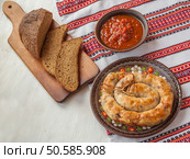 Roasted homemade sausages and rye bread on a cutting board. Стоковое фото, агентство Ingram Publishing / Фотобанк Лори